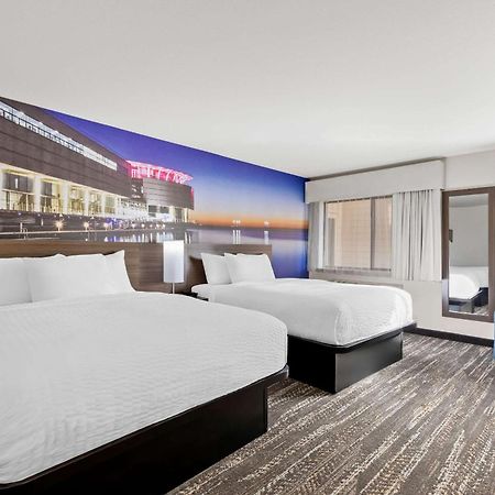 Clarion Pointe Hotel Milwaukee Bagian luar foto