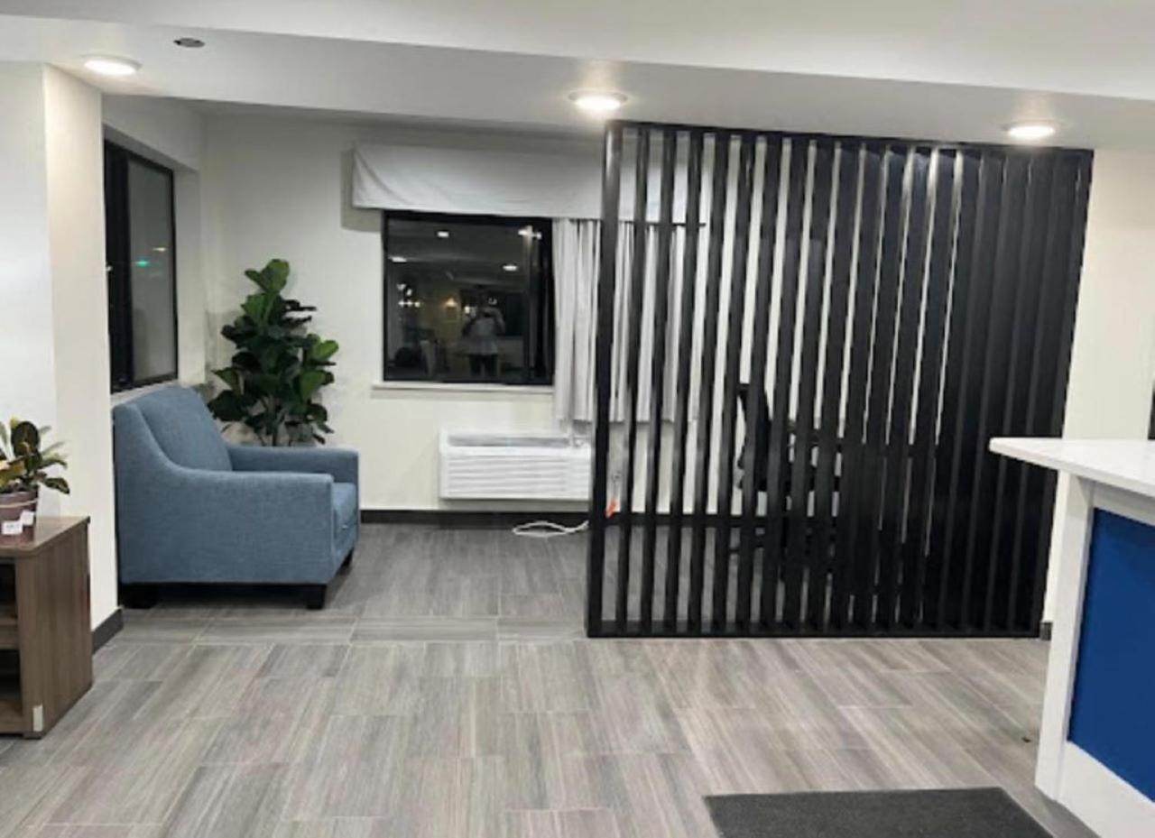 Clarion Pointe Hotel Milwaukee Bagian luar foto