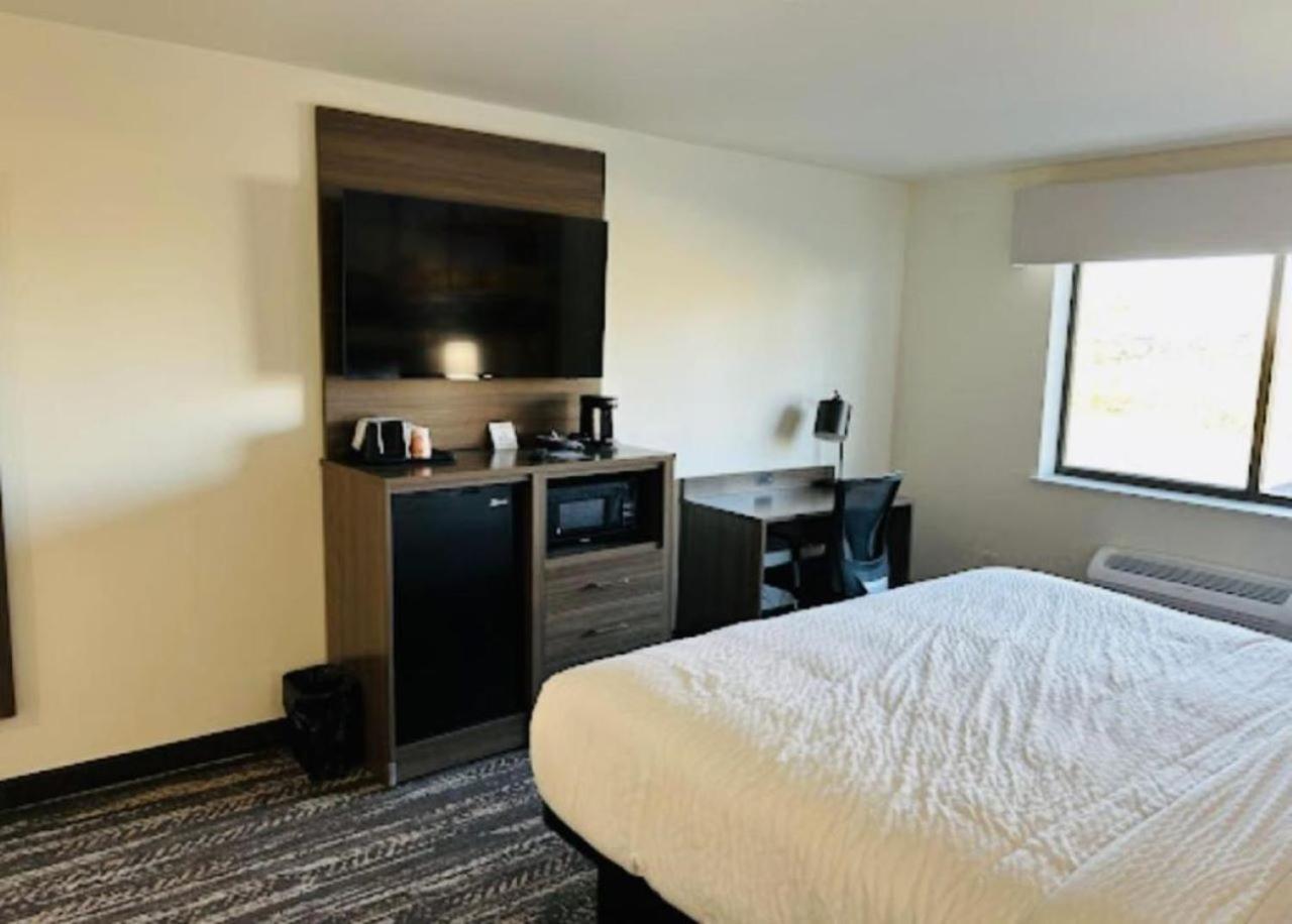 Clarion Pointe Hotel Milwaukee Bagian luar foto