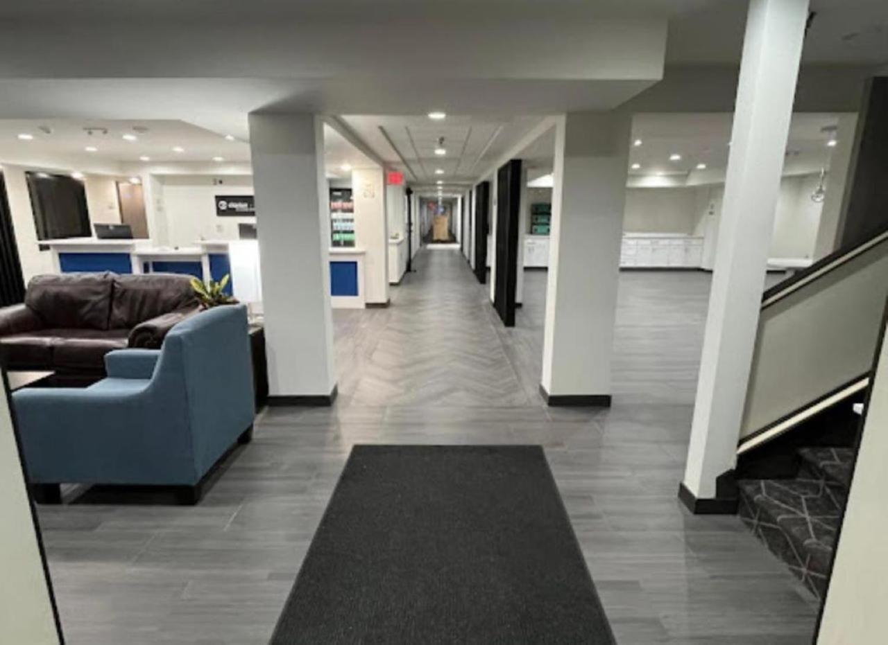 Clarion Pointe Hotel Milwaukee Bagian luar foto
