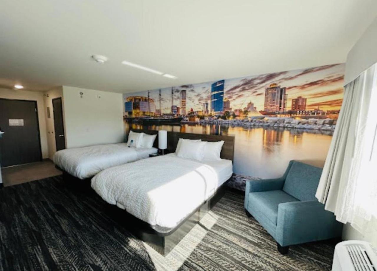 Clarion Pointe Hotel Milwaukee Bagian luar foto