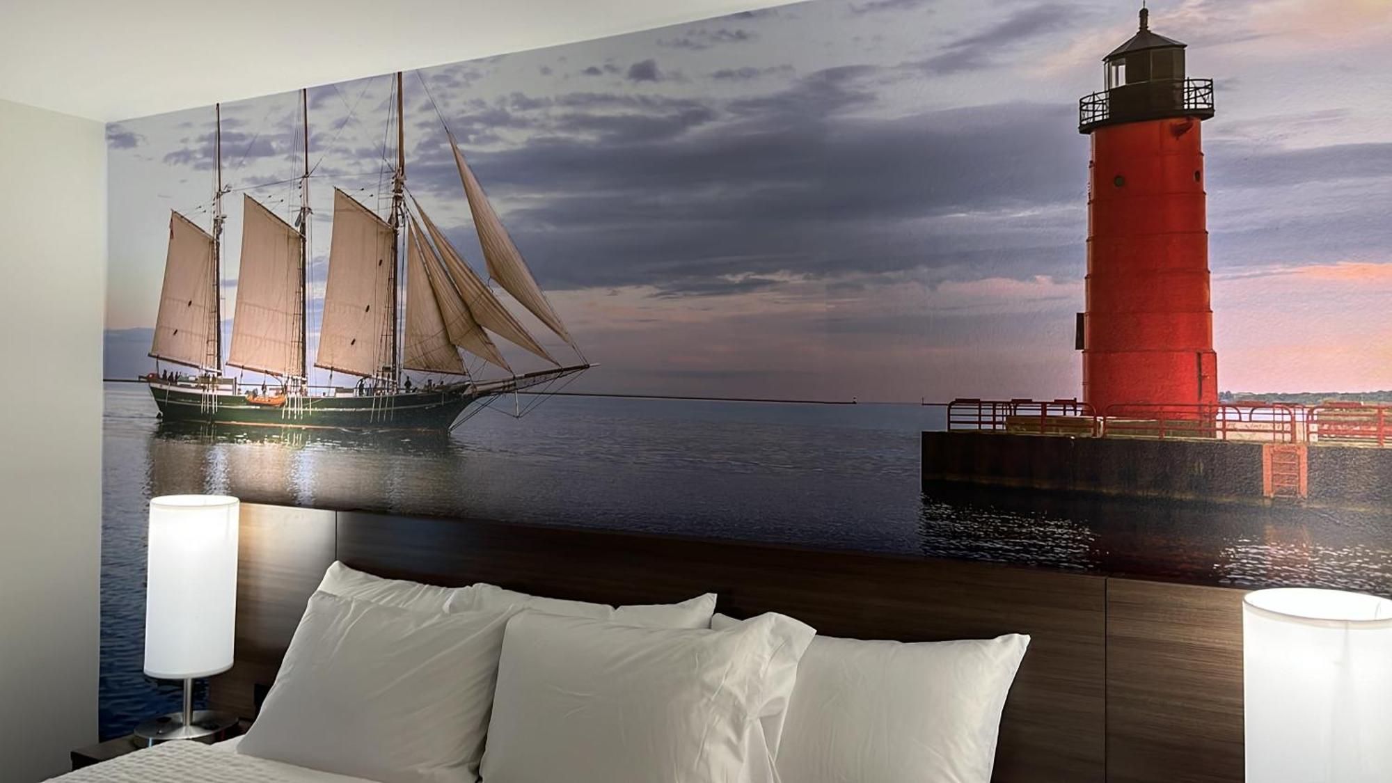 Clarion Pointe Hotel Milwaukee Bagian luar foto