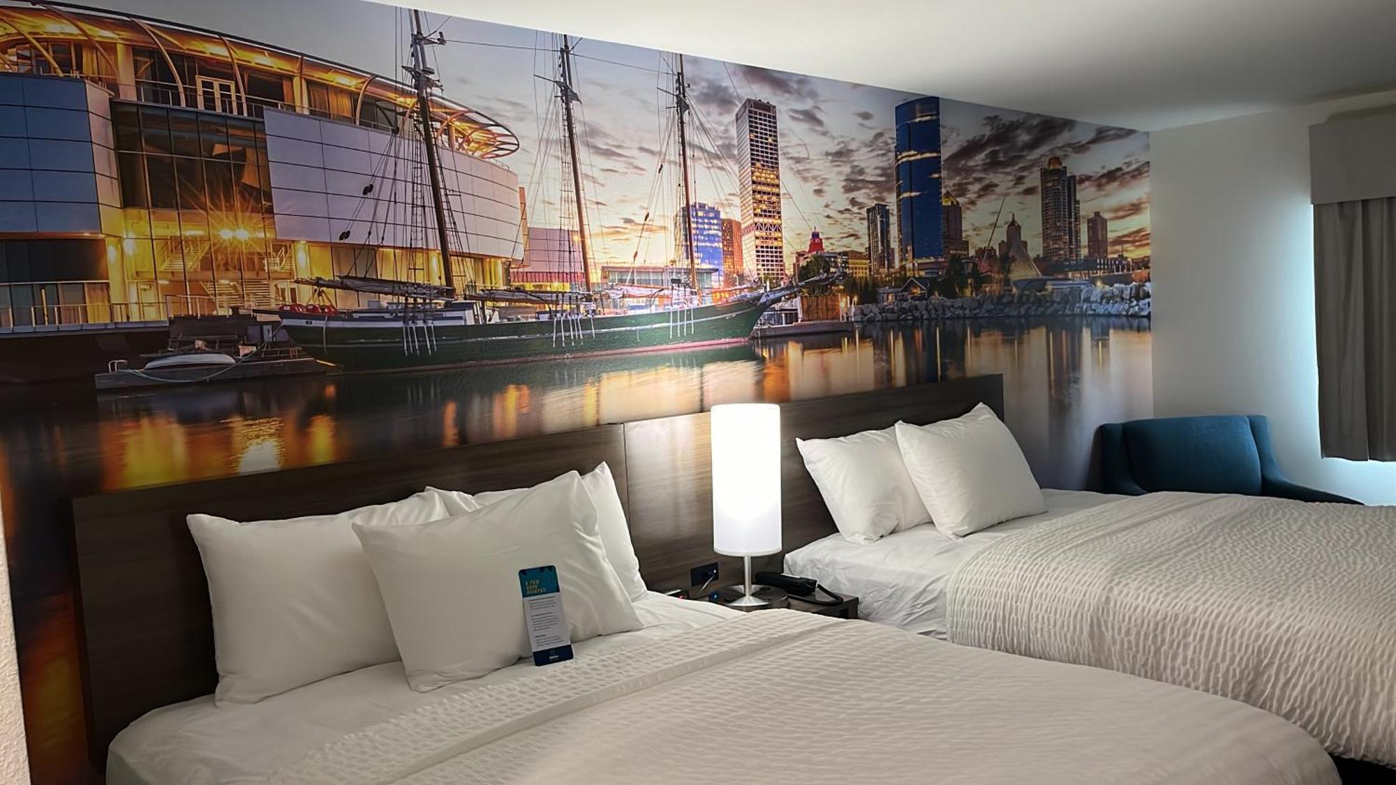 Clarion Pointe Hotel Milwaukee Bagian luar foto