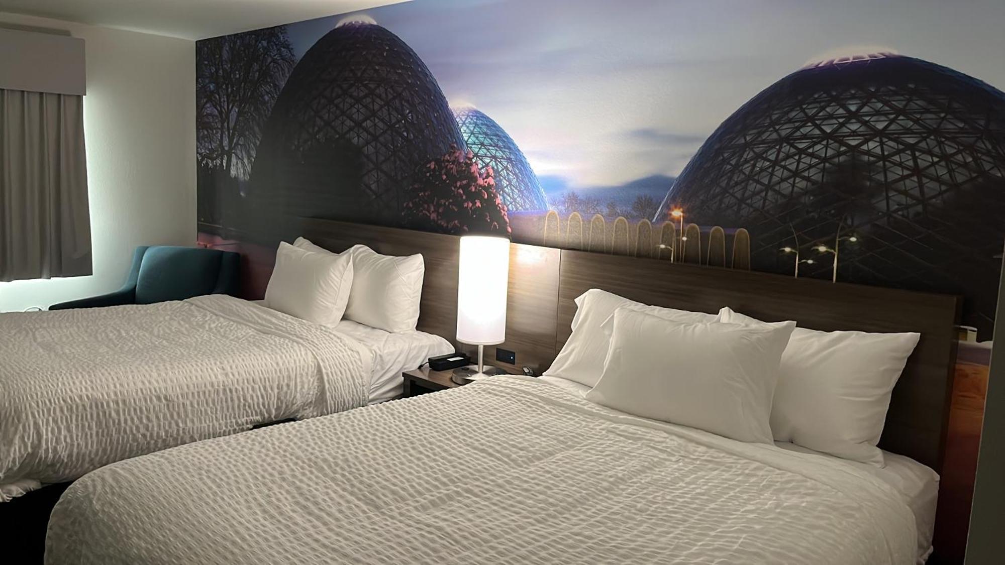 Clarion Pointe Hotel Milwaukee Bagian luar foto