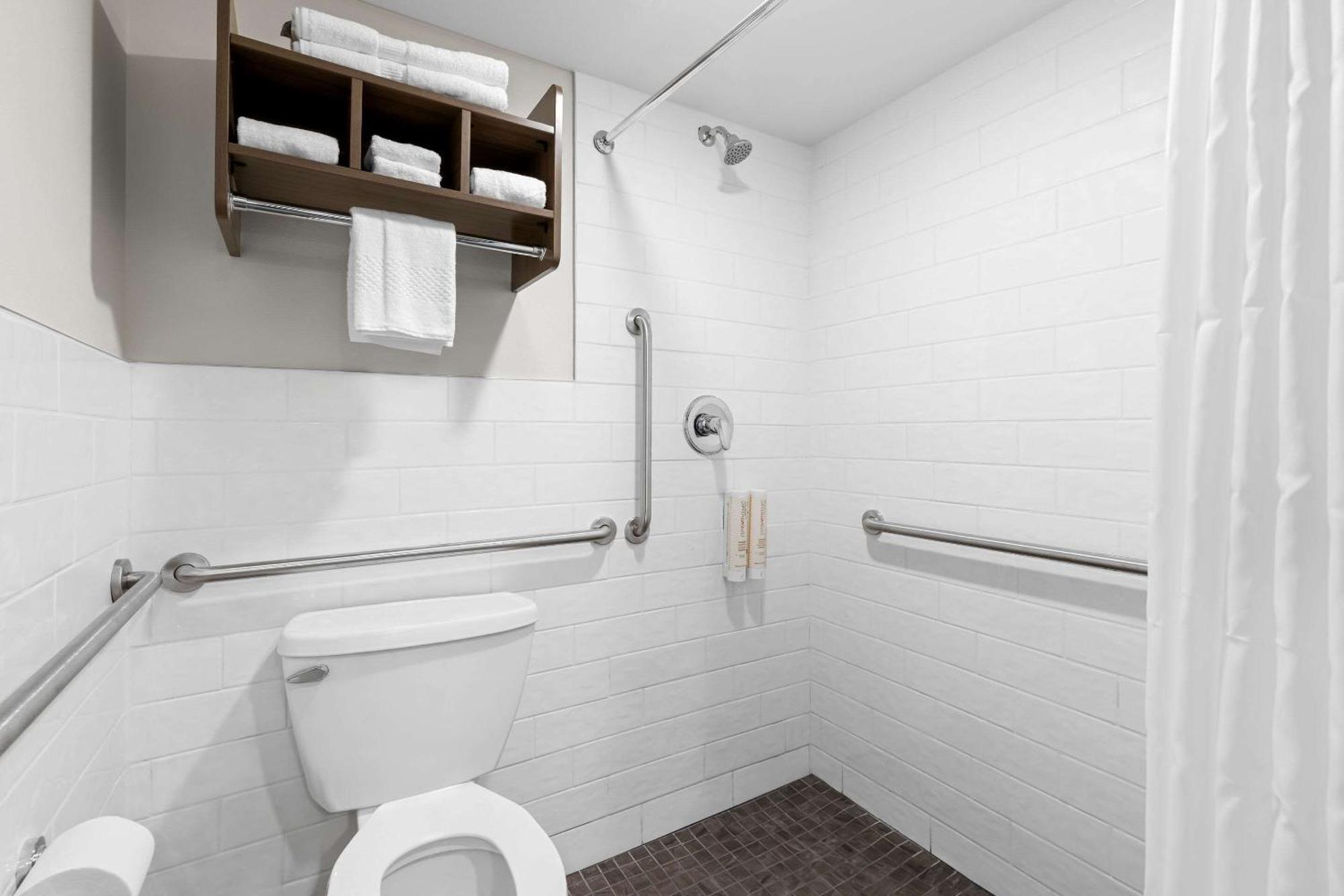 Clarion Pointe Hotel Milwaukee Bagian luar foto