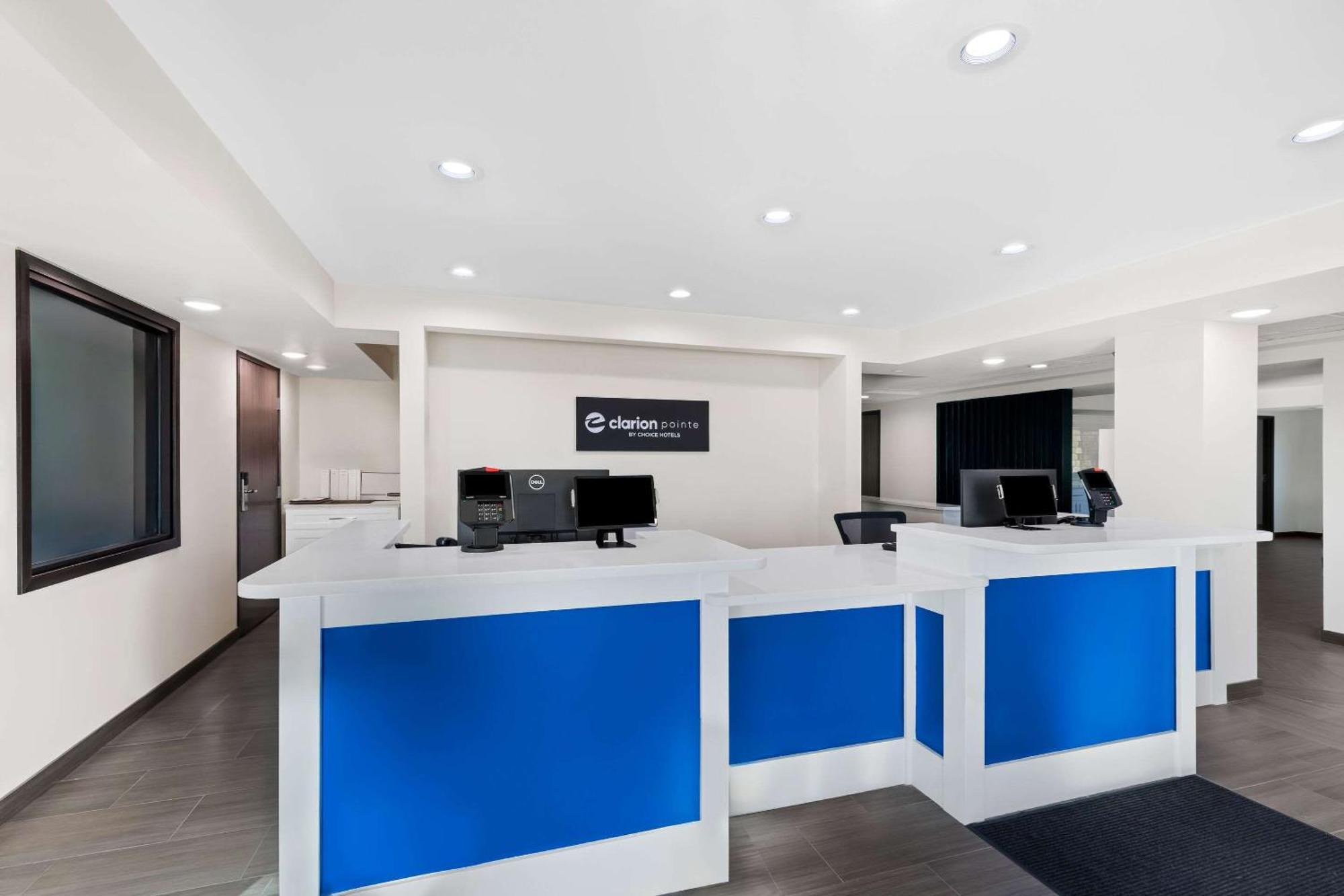 Clarion Pointe Hotel Milwaukee Bagian luar foto