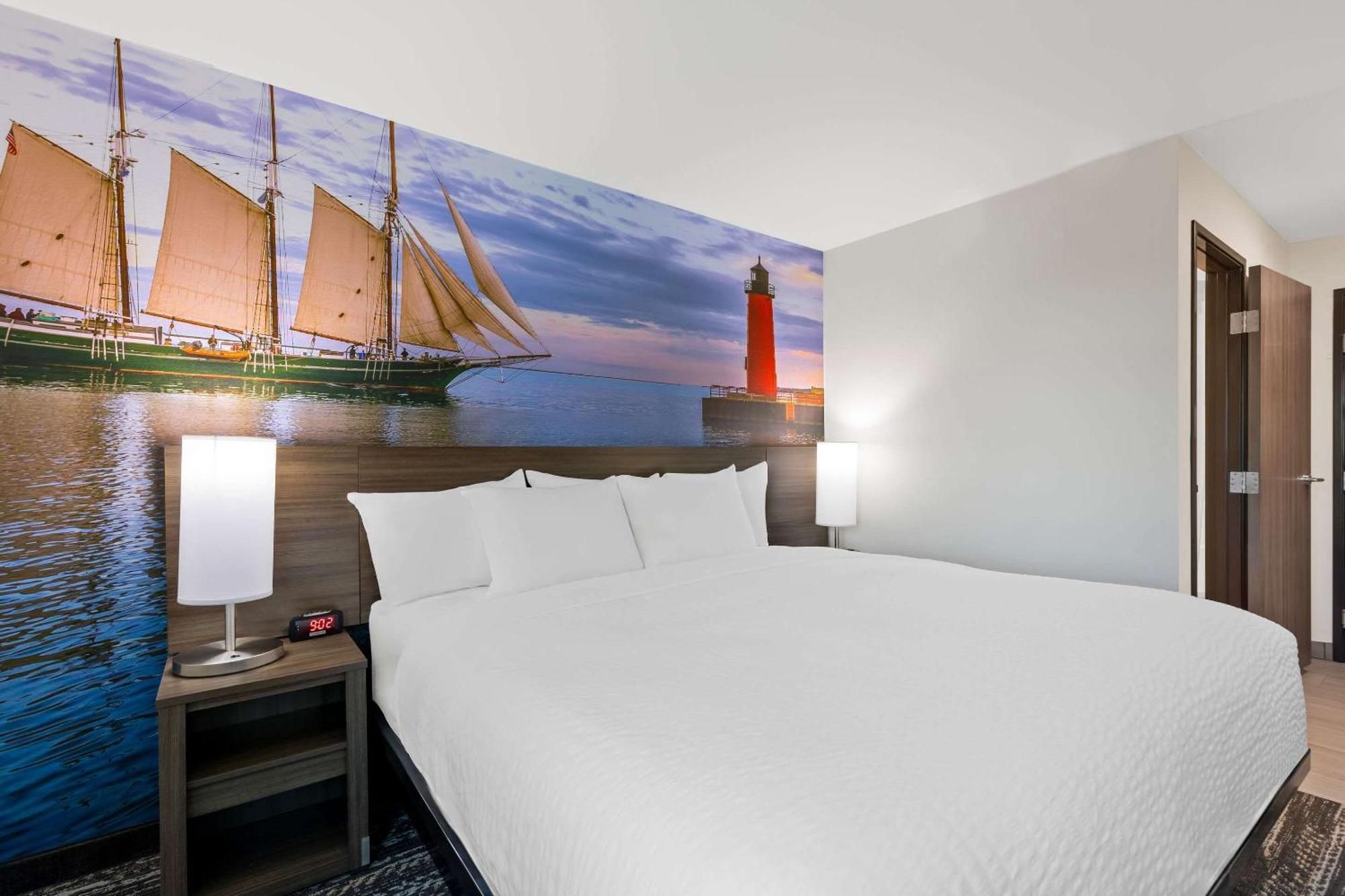 Clarion Pointe Hotel Milwaukee Bagian luar foto
