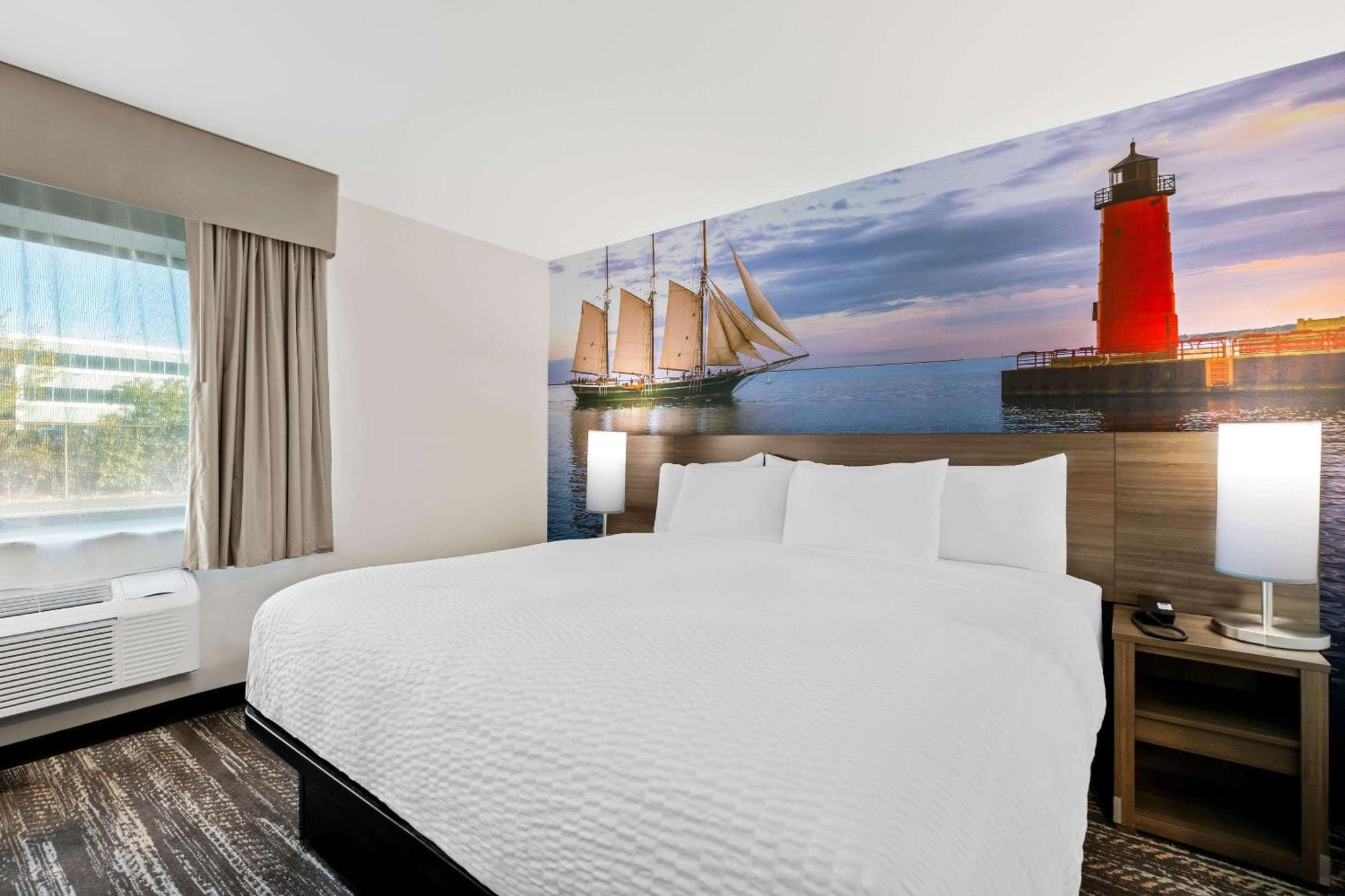 Clarion Pointe Hotel Milwaukee Bagian luar foto