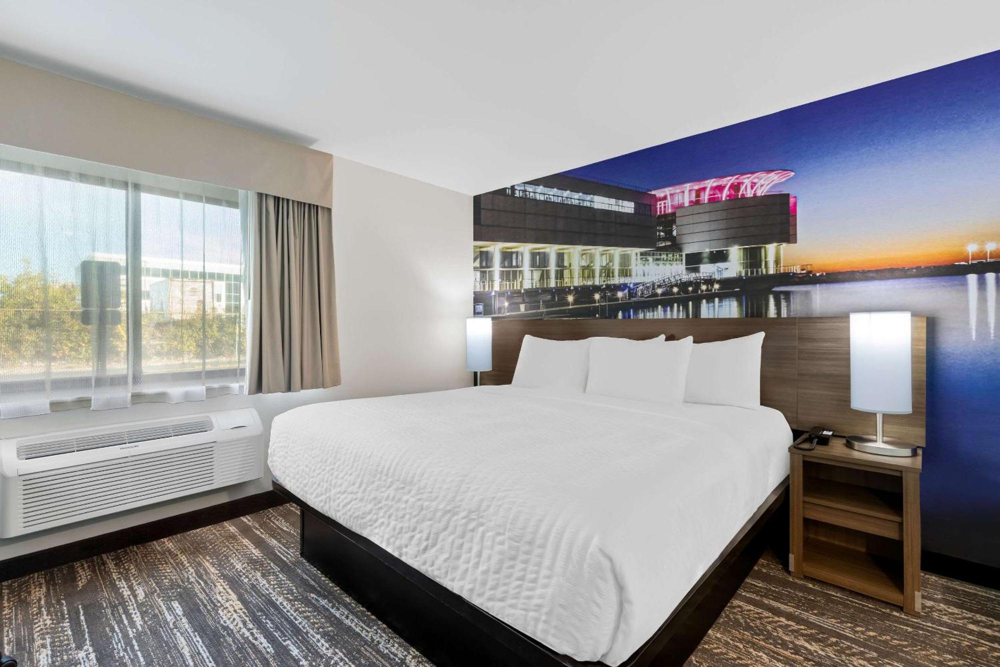 Clarion Pointe Hotel Milwaukee Bagian luar foto