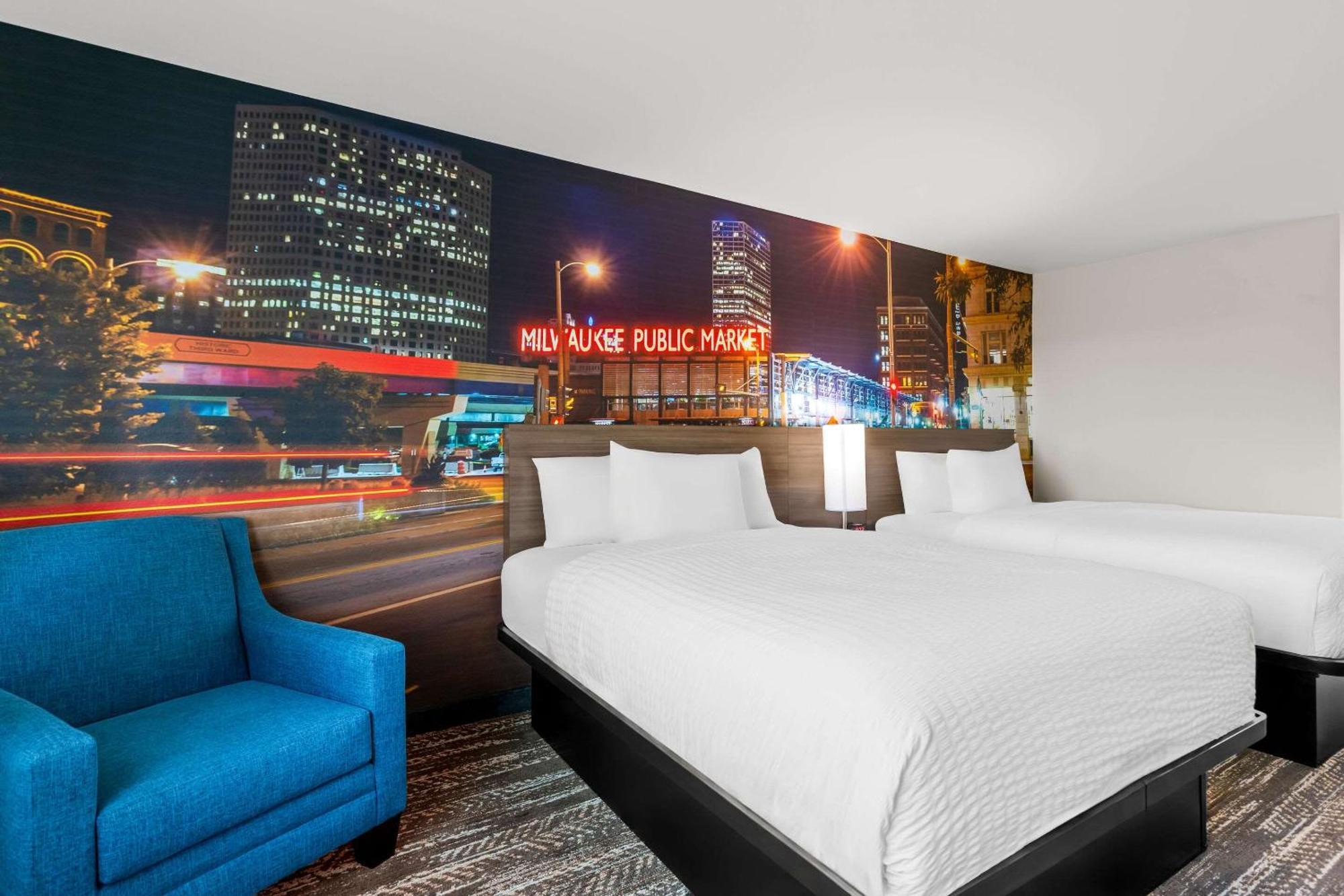 Clarion Pointe Hotel Milwaukee Bagian luar foto