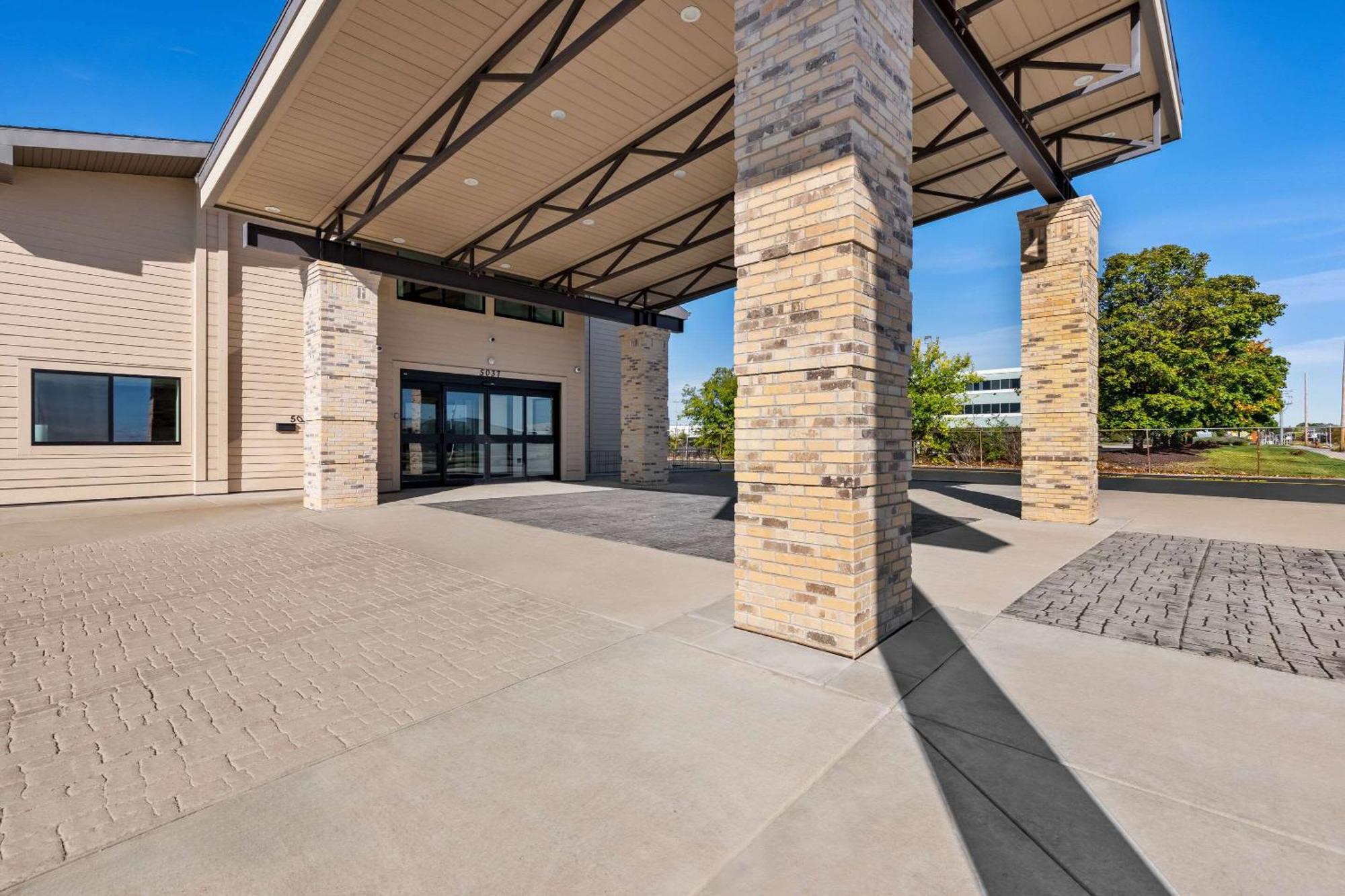 Clarion Pointe Hotel Milwaukee Bagian luar foto