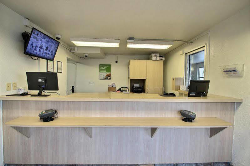 Clarion Pointe Hotel Milwaukee Bagian luar foto